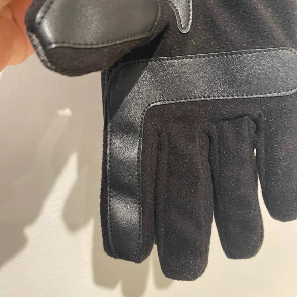 Isotoner Men’s Gloves Medium NEW smart touch smart dri black gray - Picture 5 of 10